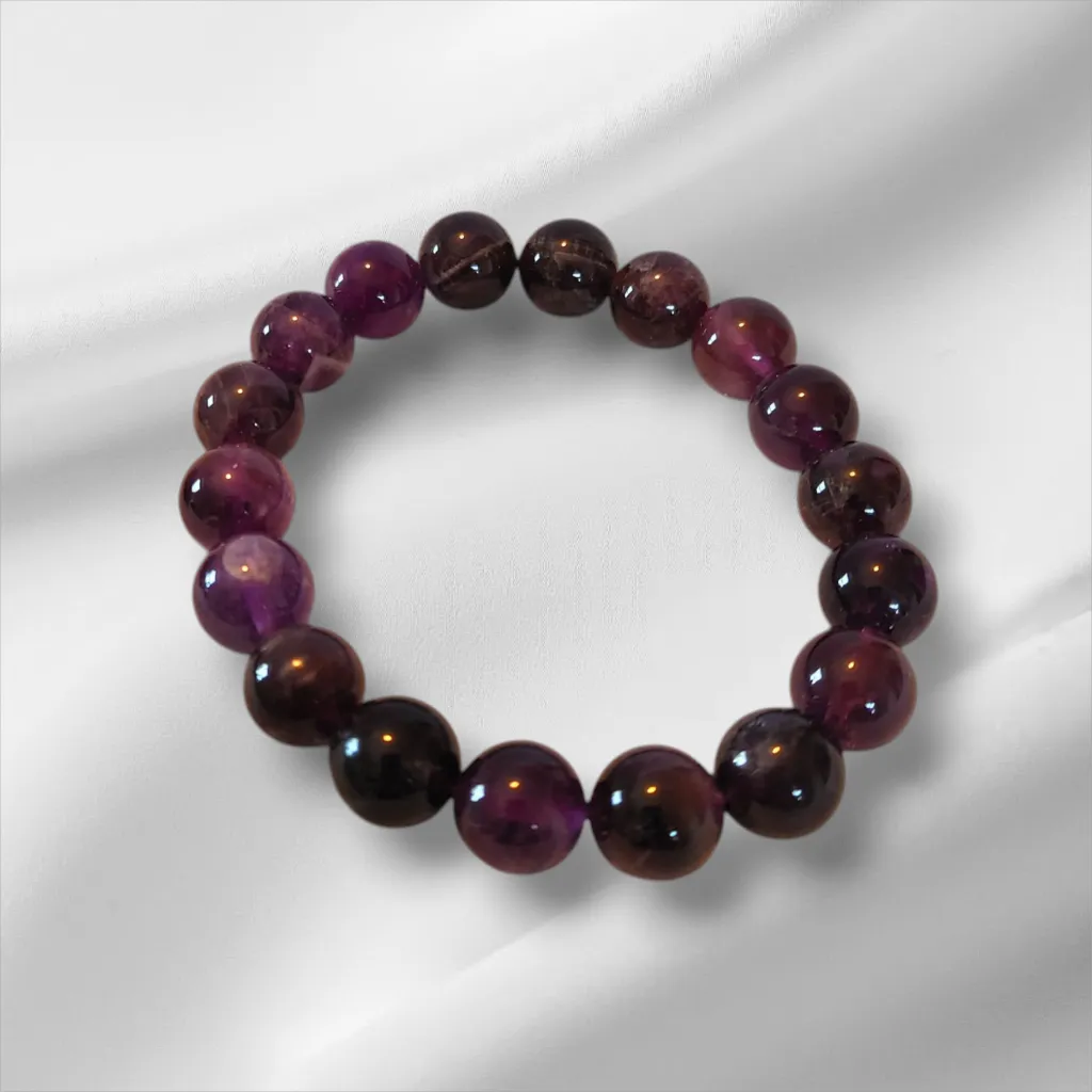 Amethyst crystal bracelet arranged in a circle